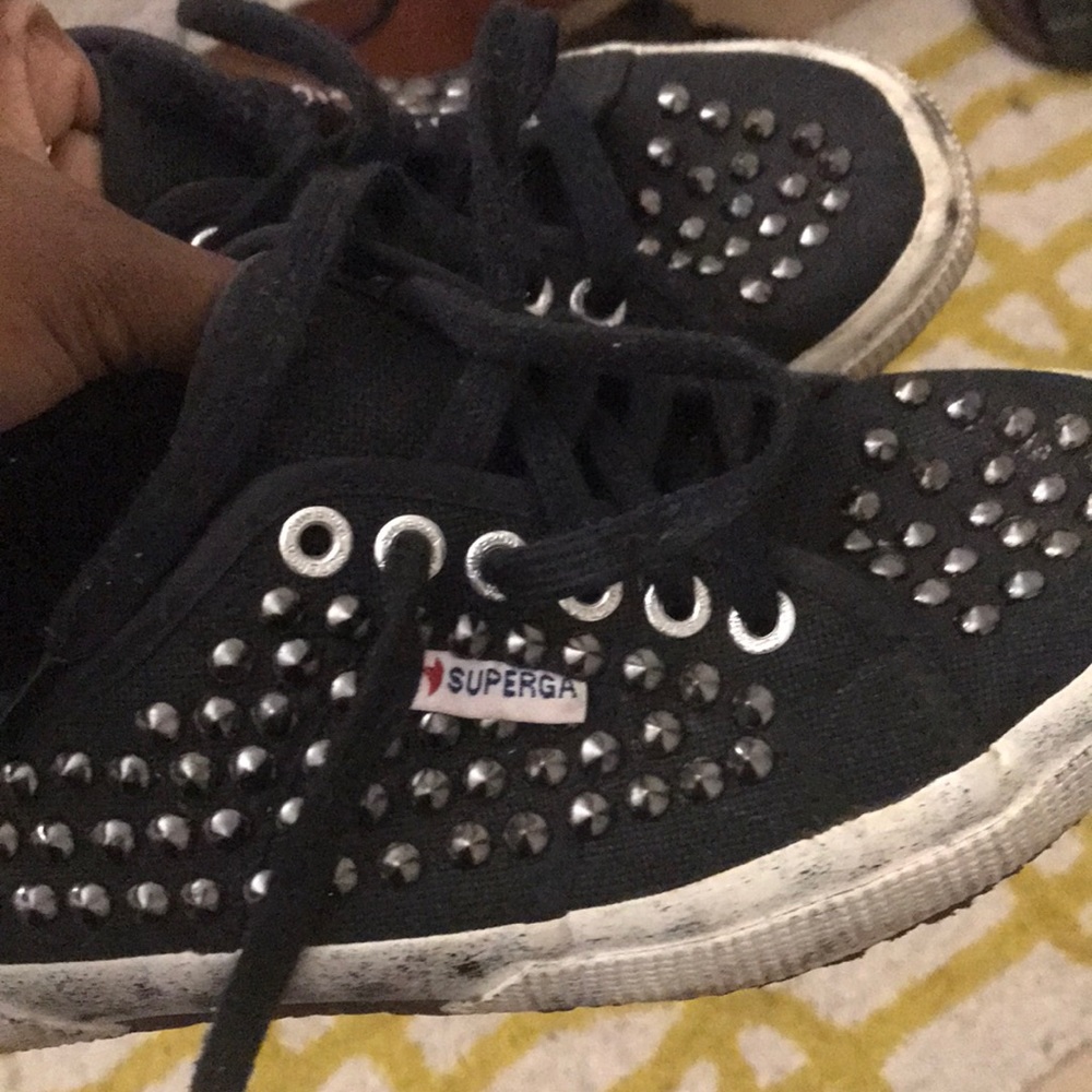 Rare studded supergas